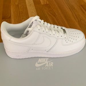 Nike Air Force 1 Mens size 8 women’s size 9.5 NWT & Box White